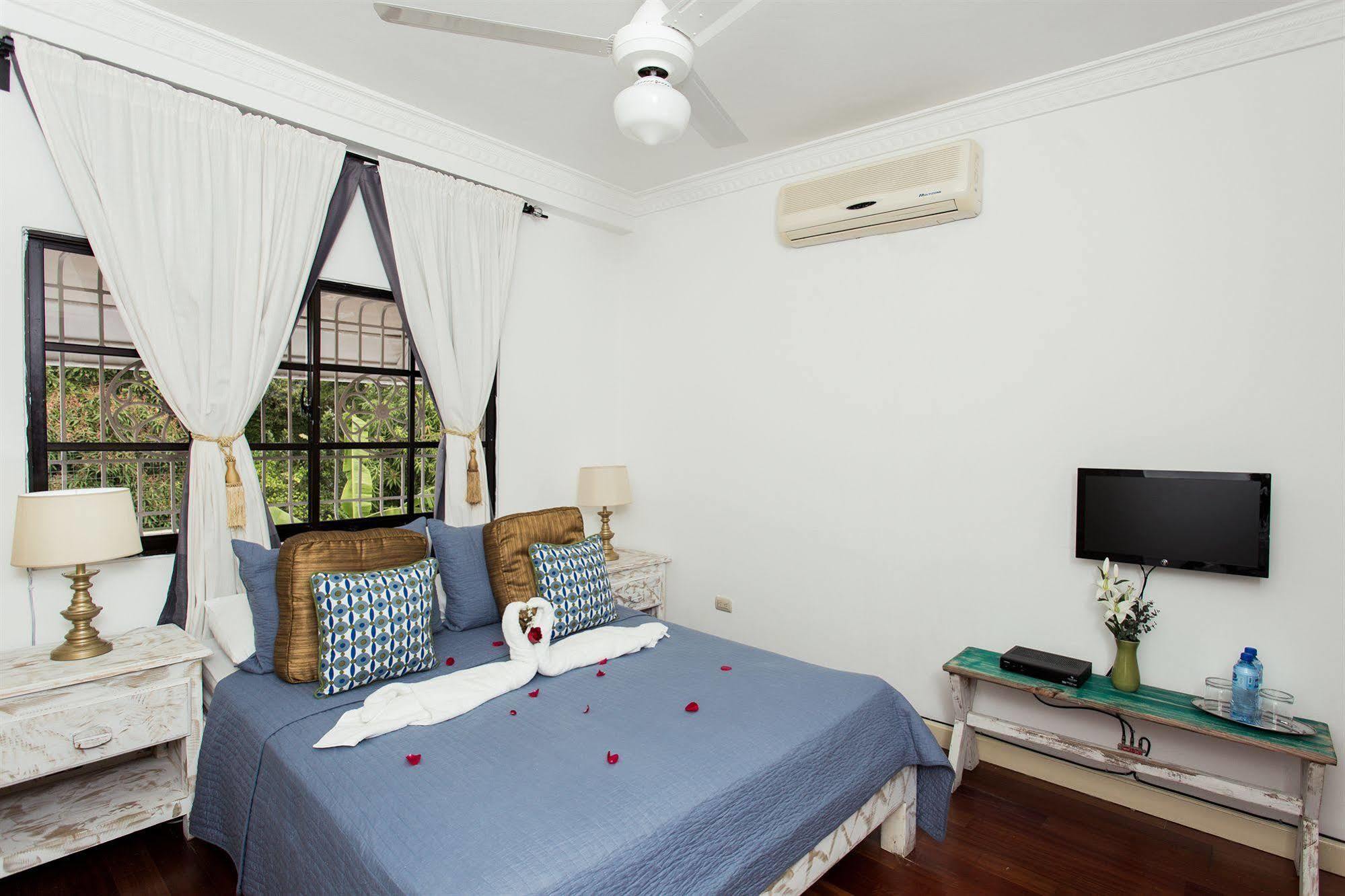 Hotel Portes 9 Santo Domingo Exterior photo